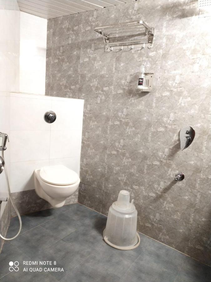 U Life Hotel ムンバイ エクステリア 写真