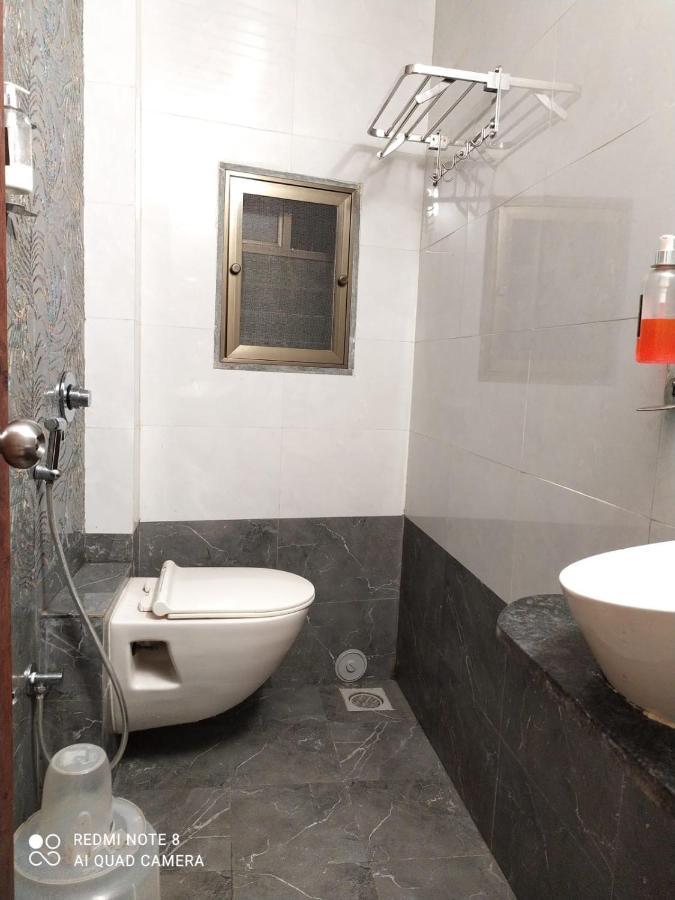 U Life Hotel ムンバイ エクステリア 写真