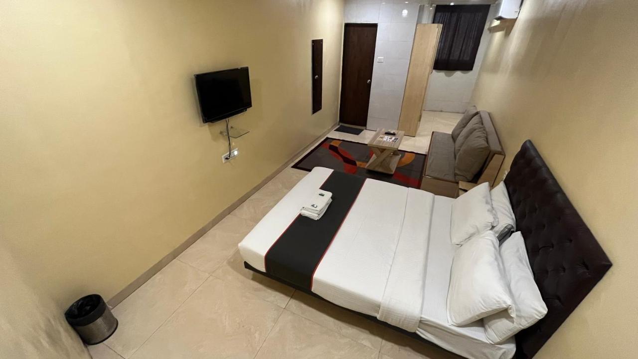 U Life Hotel ムンバイ エクステリア 写真