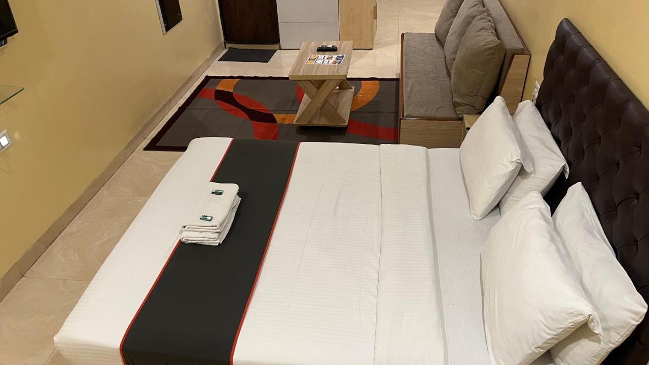 U Life Hotel ムンバイ エクステリア 写真