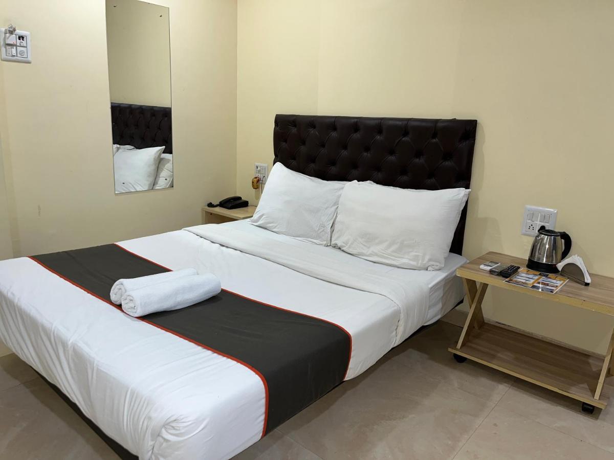 U Life Hotel ムンバイ エクステリア 写真