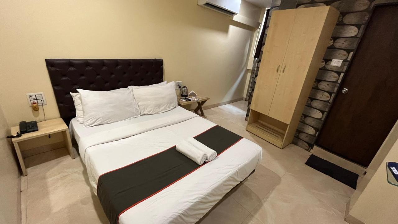 U Life Hotel ムンバイ エクステリア 写真